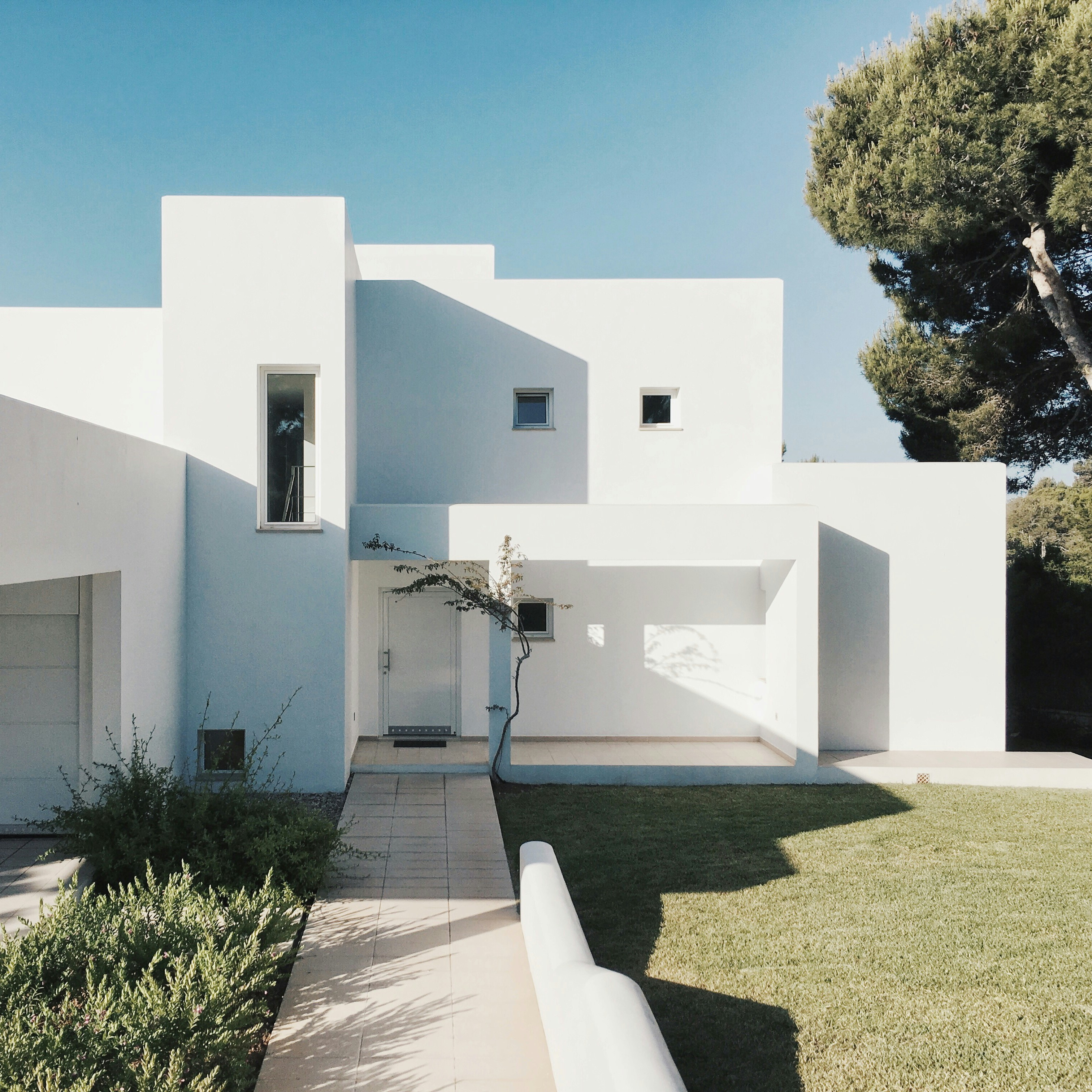 A modern home representing a high-ROI property investment.